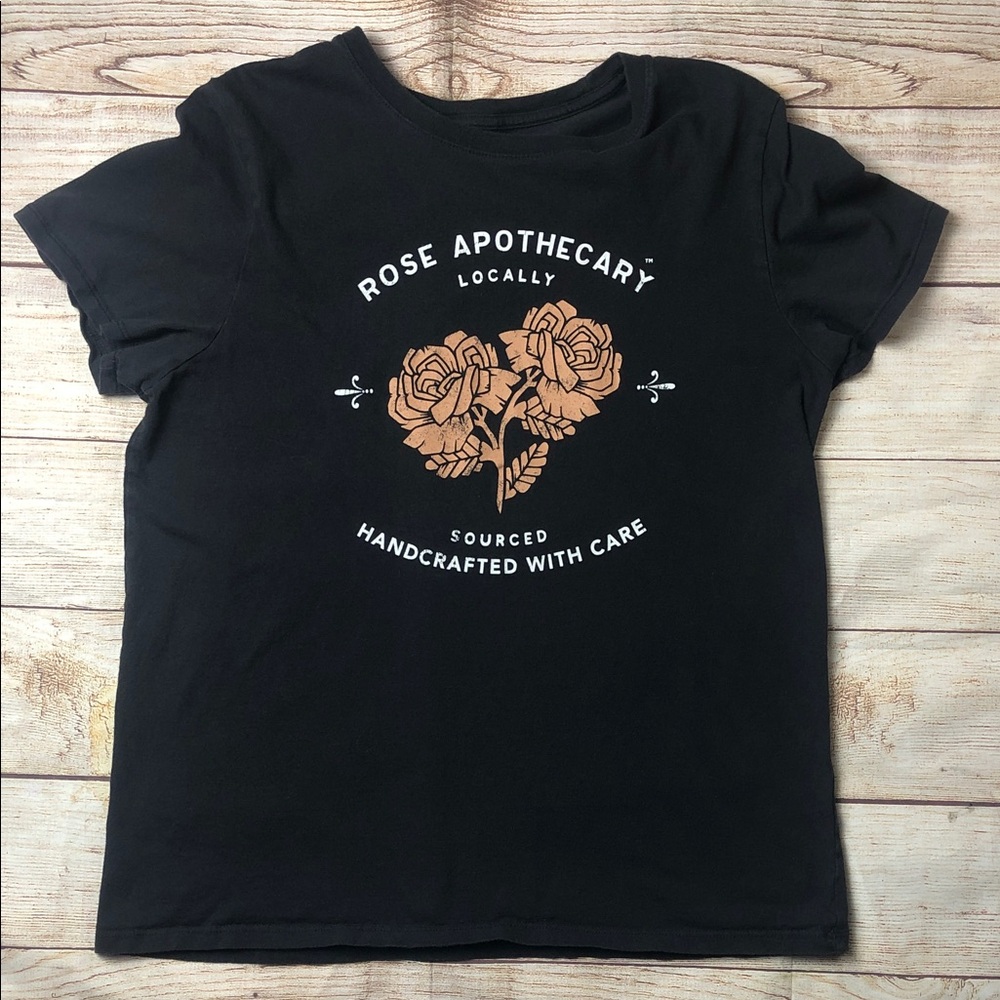 Rose Apothecary Short Sleeve Tee 💚